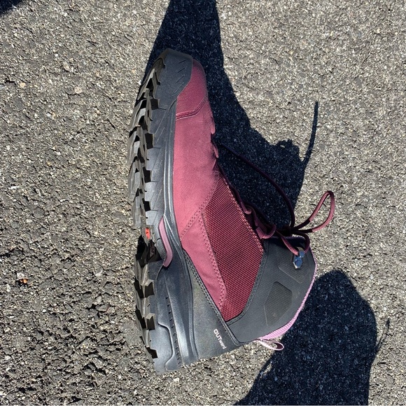 Women’s Salomon Outward GTX Waterproof Hiking Boot - Picture 7 of 13